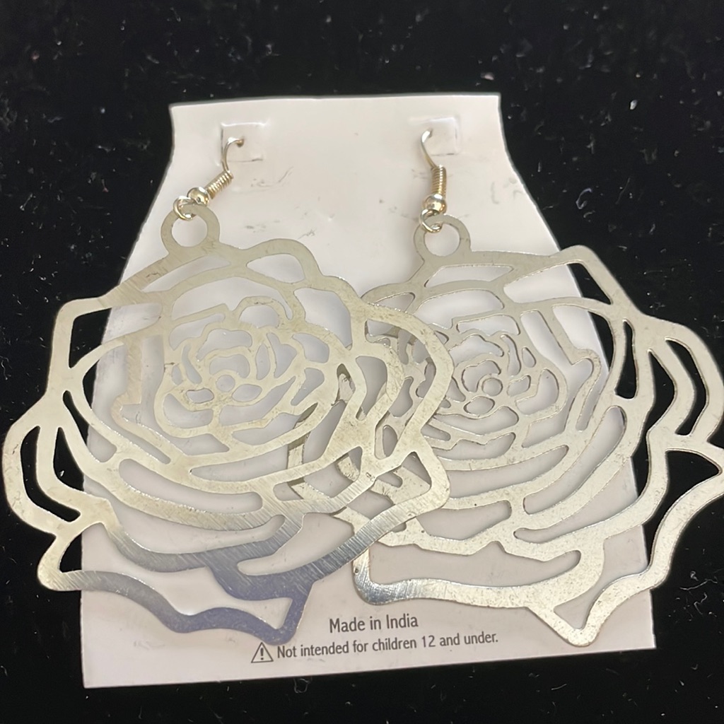Earrings 2X2 Preowned Never Worn Silver Thin Earrings 2X2 Preowned Never Worn Silver Thin